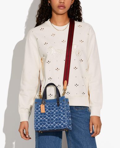  COACH - Túi tote nữ phom vuông Field Tote 22 In Signature Denim 
