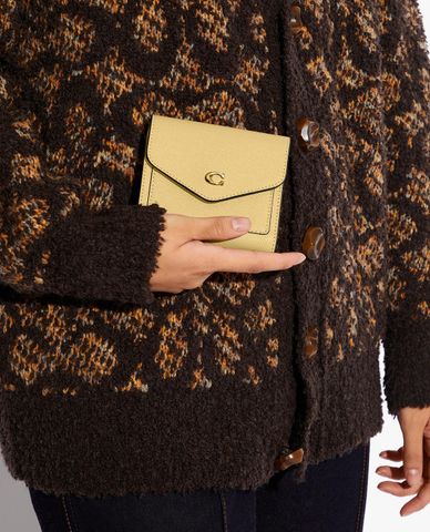  COACH - Ví nữ dáng ngắn dạng gập phom vuông Wyn Small 