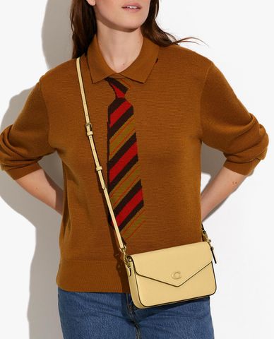  COACH - Clutch nữ phom chữ nhật nắp gập Wyn 