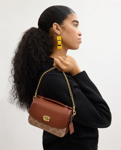  COACH - Túi đeo chéo nữ phom chữ nhật nắp gập Cassie 17 In Signature Canvas 