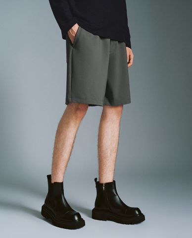  URBAN REVIVO - Quần short nam ngang gối lưng thun Drawstring Waist 