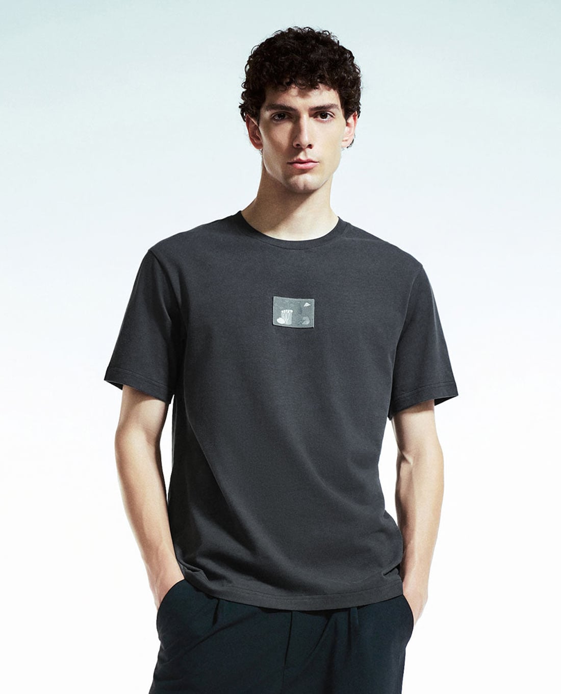 URBAN REVIVO - Áo thun nam cổ tròn tay ngắn Printed Straight