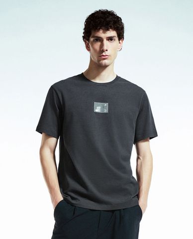  URBAN REVIVO - Áo thun nam cổ tròn tay ngắn Printed Straight 