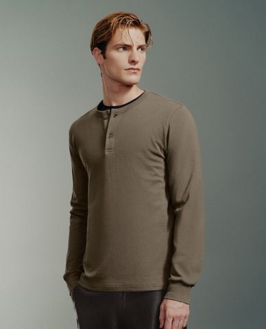  URBAN REVIVO - Áo thun nam cổ tròn tay dài Straight 