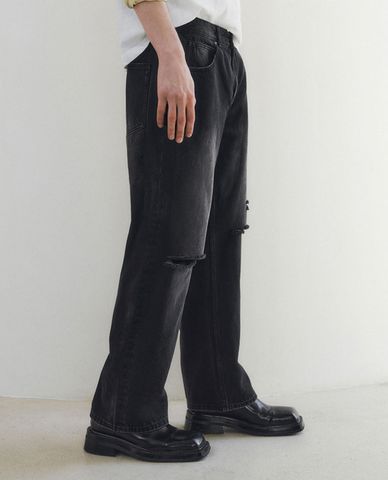 URBAN REVIVO - Quần jeans nam ống rộng rách gối cá tính 