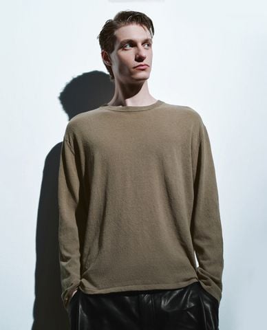  URBAN REVIVO - Áo thun nam cổ tròn dài tay thời thượng 