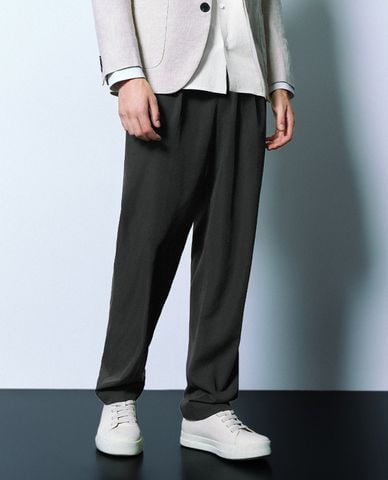  URBAN REVIVO - Quần nam ống đứng thanh lịch Carrot Fit 