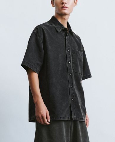  URBAN REVIVO - Áo sơ mi denim nam cổ bẻ tay ngắn Button Up 
