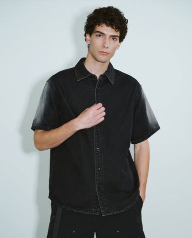  URBAN REVIVO - Áo sơ mi denim nam cổ bẻ tay ngắn Two Toned Button Up 