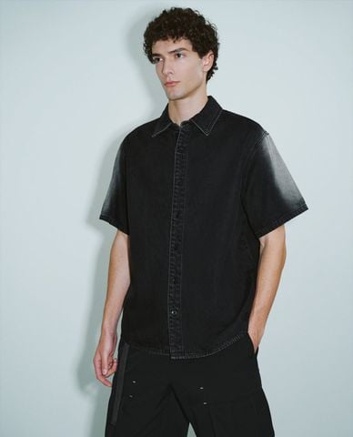  URBAN REVIVO - Áo sơ mi denim nam cổ bẻ tay ngắn Two Toned Button Up 