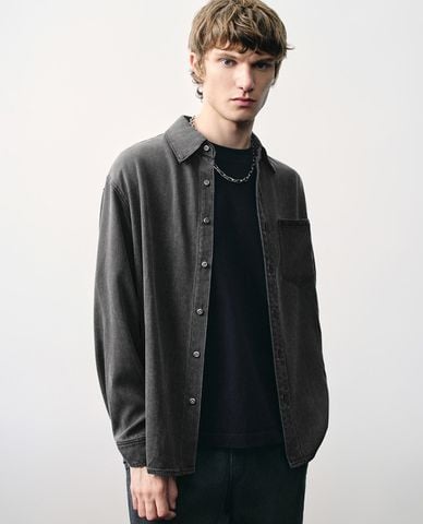  URBAN REVIVO - Áo sơ mi denim nam cổ bẻ tay dài Button Up Loose 