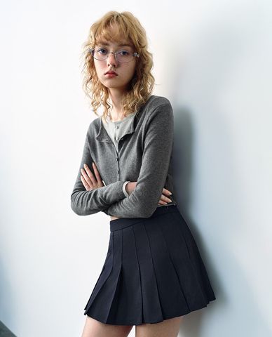  URBAN REVIVO - Áo khoác cardigan nữ cổ V tay dài cá tính 