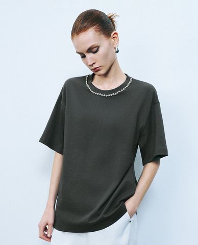  URBAN REVIVO - Áo thun nữ cổ tròn tay ngắn năng động 