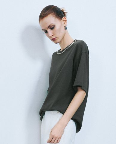  URBAN REVIVO - Áo thun nữ cổ tròn tay ngắn năng động 