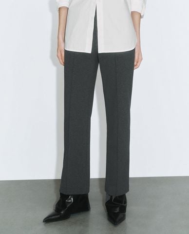  URBAN REVIVO - Quần nữ ống đứng xếp li Regular Straight 