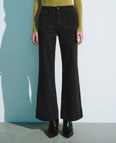  URBAN REVIVO - Quần jeans nữ ống loe phom ôm hiện đại 