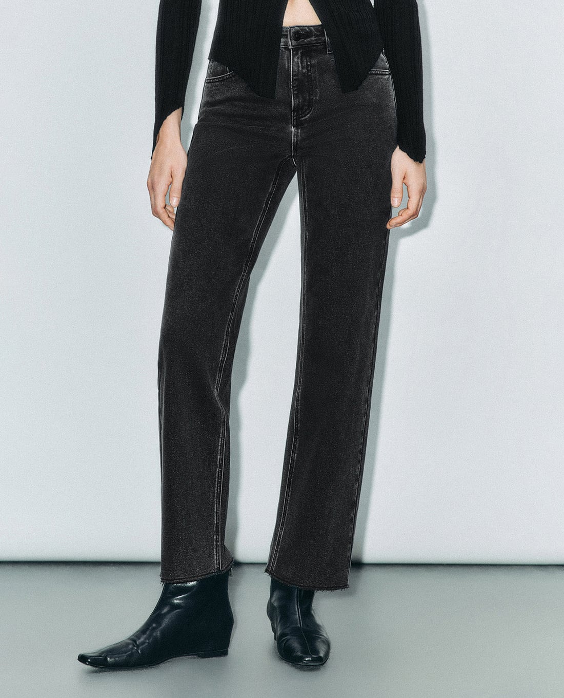 URBAN REVIVO - Quần jeans nữ ống đứng thanh lịch
