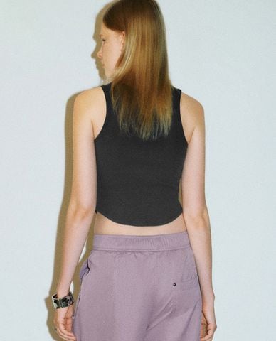  URBAN REVIVO - Áo sát nách cổ tròn phom ôm Skinny 