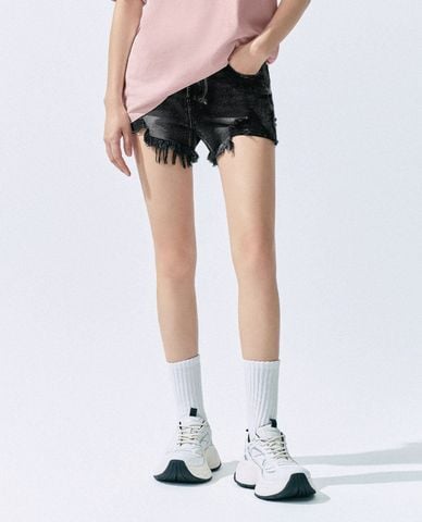  URBAN REVIVO - Quần shorts jean nữ wash bạc cá tính Raw Hem 