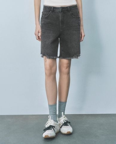  URBAN REVIVO - Quần short jeans nữ ngang gối cá tính 
