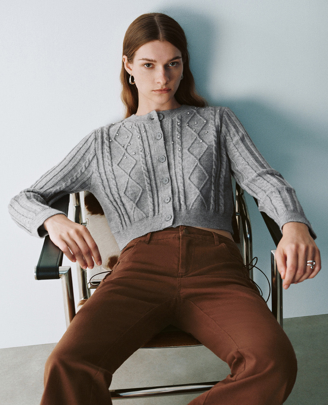 URBAN REVIVO - Áo khoác cardigan nữ phom croptop Button Up Straight