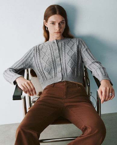  URBAN REVIVO - Áo khoác cardigan nữ phom croptop Button Up Straight 