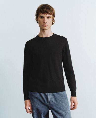  URBAN REVIVO - Áo dệt kim nam cổ tròn tay dài trẻ trung 