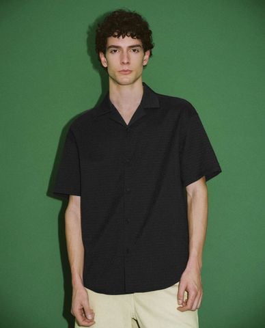  URBAN REVIVO - Áo sơ mi nam cổ bẻ tay ngắn Textured Loose 