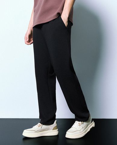  URBAN REVIVO - Quần nam ống đứng lưng thun Carrot Fit 