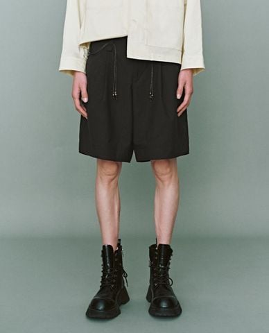  URBAN REVIVO - Quần short nam ngang gối lưng thun 