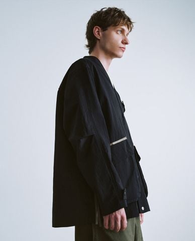  URBAN REVIVO - Áo khoác sơ mi nam cổ V tay dài phối túi 