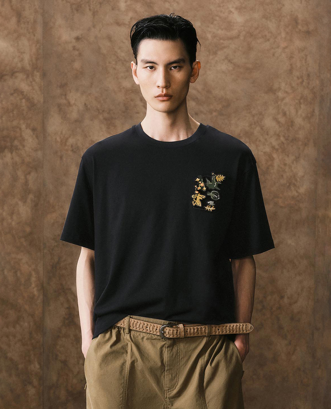 URBAN REVIVO - Áo thun nam cổ tròn tay ngắn trẻ trung