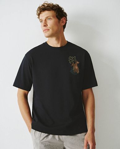  URBAN REVIVO - Áo thun nam cổ tròn tay ngắn Graphic Printed 