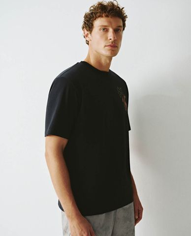  URBAN REVIVO - Áo thun nam cổ tròn tay ngắn Graphic Printed 