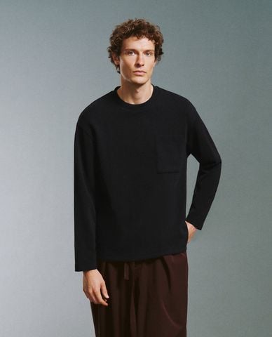  URBAN REVIVO - Áo thun nam cổ tròn tay dài thanh lịch 