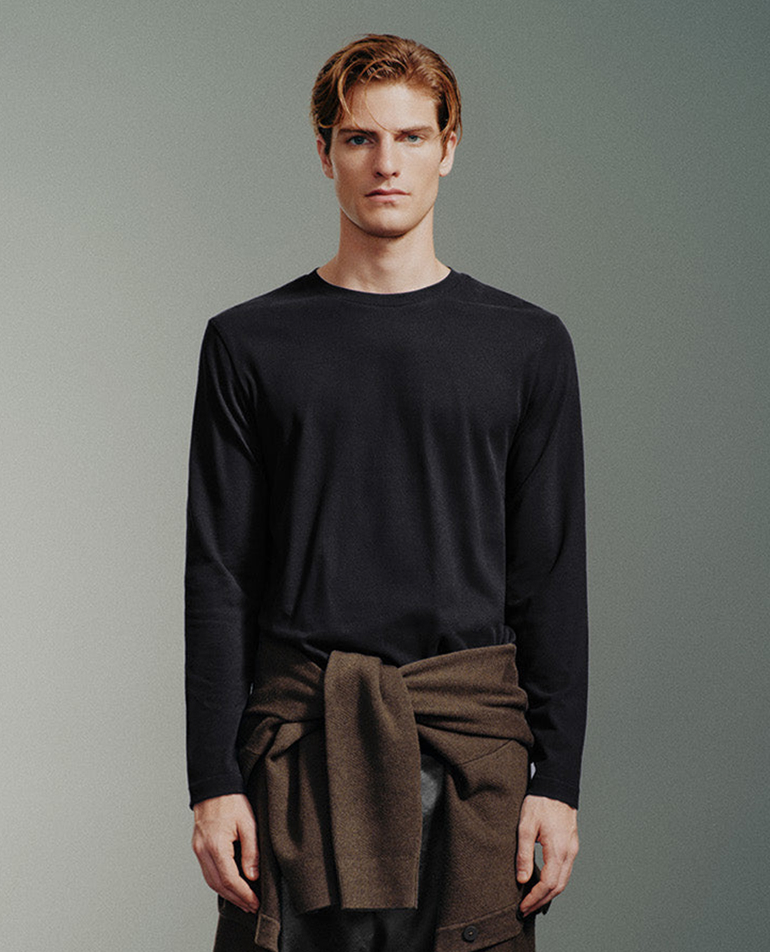 URBAN REVIVO - Áo thun nam cổ tròn tay dài Straight