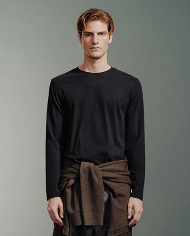  URBAN REVIVO - Áo thun nam cổ tròn tay dài Straight 