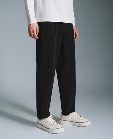  URBAN REVIVO - Quần nam ống đứng trẻ trung Carrot Fit 