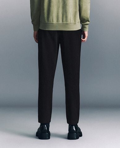  URBAN REVIVO - Quần nam ống đứng lưng thun hiện đại 