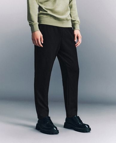  URBAN REVIVO - Quần nam ống đứng lưng thun hiện đại 