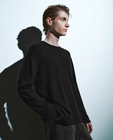  URBAN REVIVO - Áo thun nam cổ tròn dài tay thời thượng 