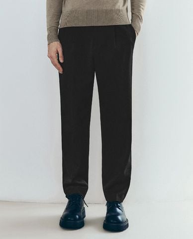  URBAN REVIVO - Quần nam ống đứng lưng cao Regular Carrot Fit 