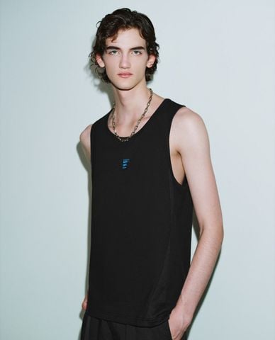  URBAN REVIVO - Áo ba lỗ nam cổ tròn năng động Loose 