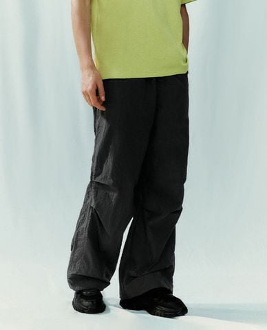  URBAN REVIVO - Quần jogger nam lưng thun Drawstring 