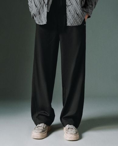  URBAN REVIVO - Quần nam ống rộng lưng thun 