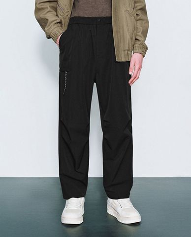  URBAN REVIVO - Quần nam ống rộng lưng thun hiện đại 