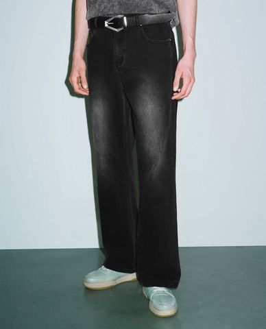  URBAN REVIVO - Quần jeans nam ống rộng phối túi hiện đại 