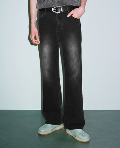  URBAN REVIVO - Quần jeans nam ống rộng phối túi hiện đại 