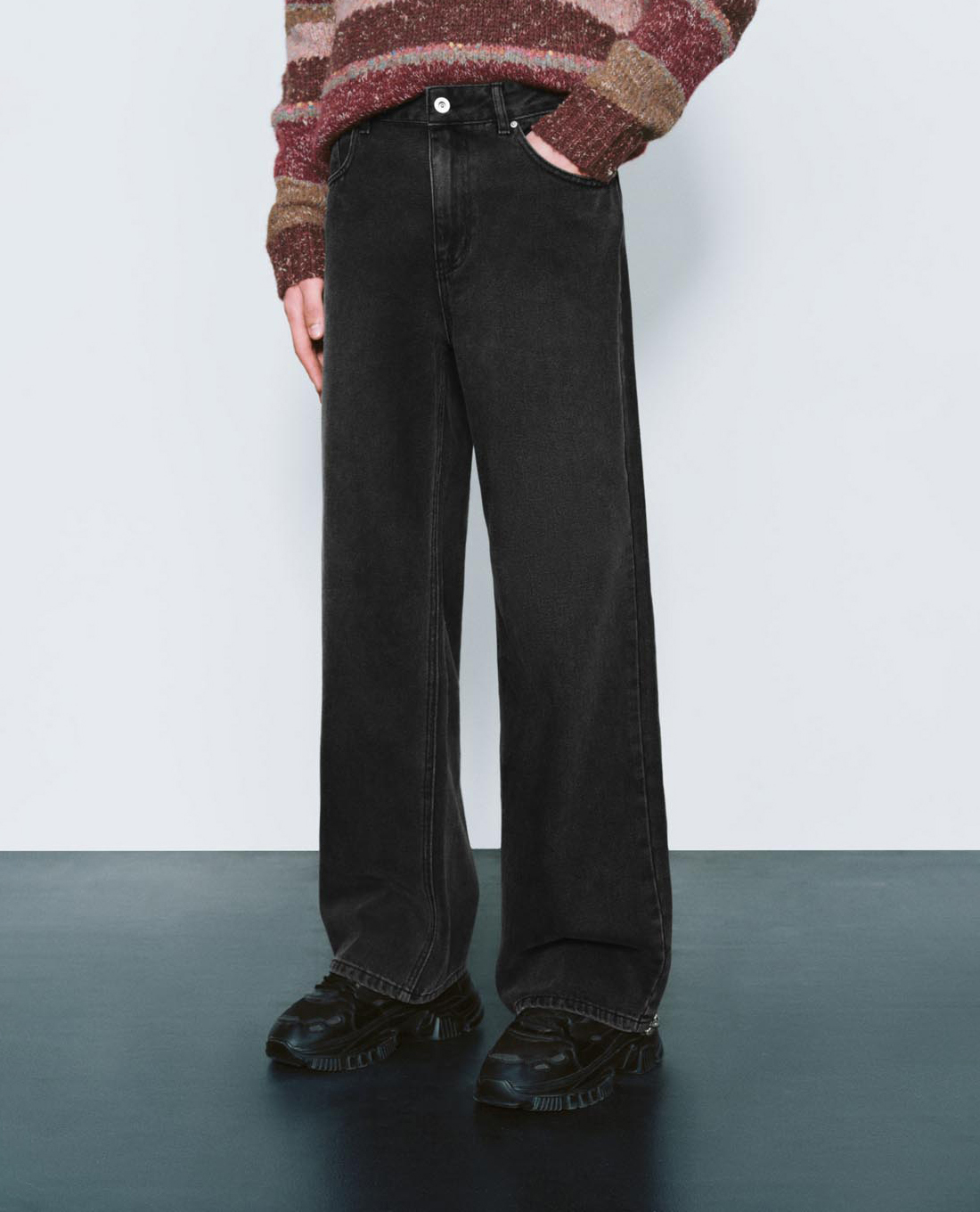 URBAN REVIVO - Quần jeans nam ống rộng trẻ trung