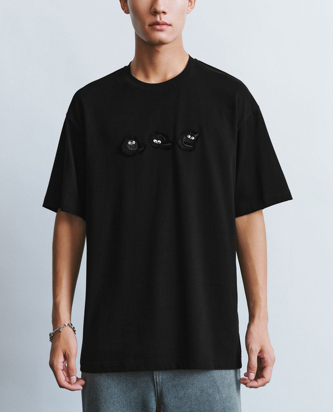 URBAN REVIVO - Áo thun nam cổ tròn tay ngắn phối hình Printed